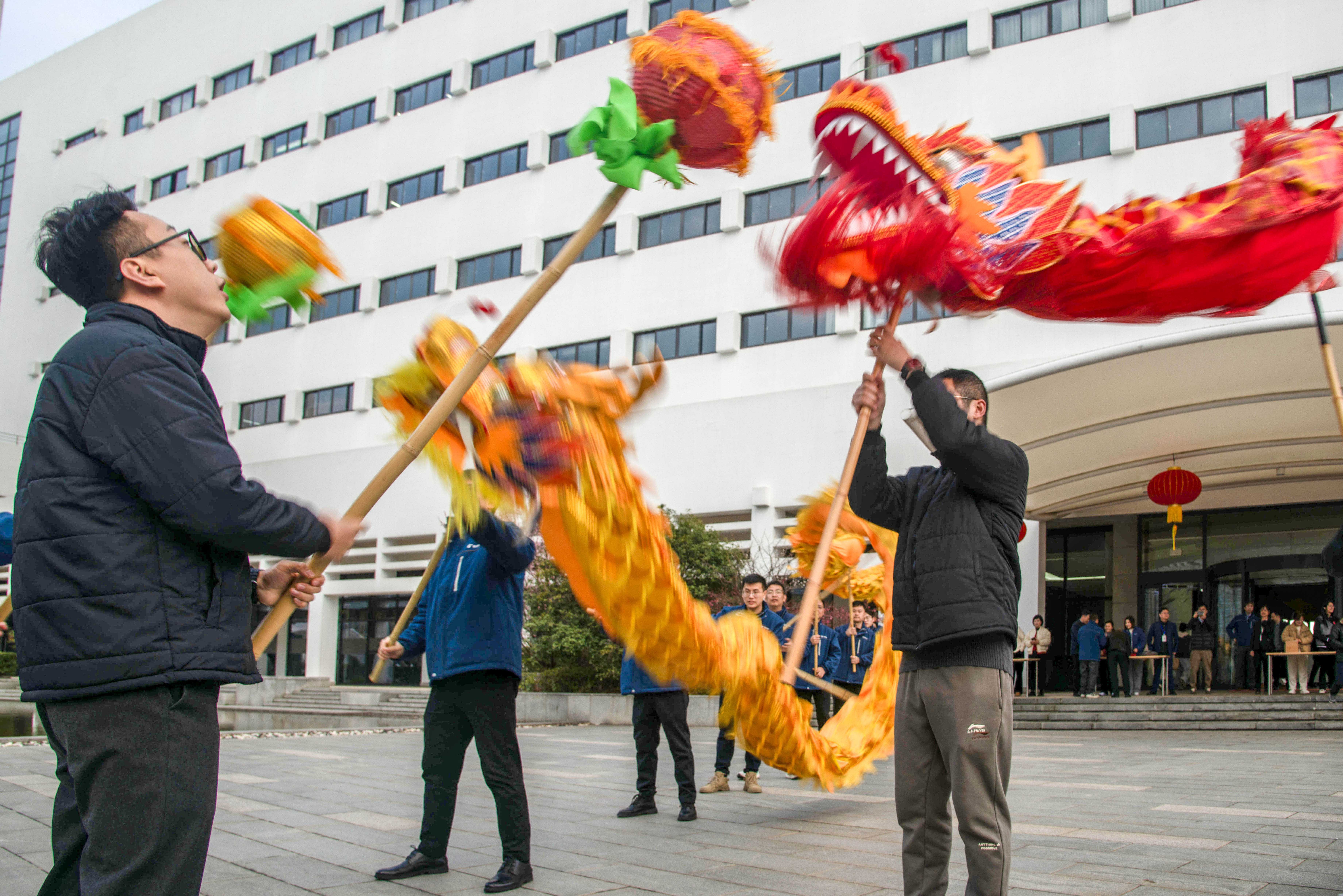 祥龍騰飛迎開工 春到巨人工業園